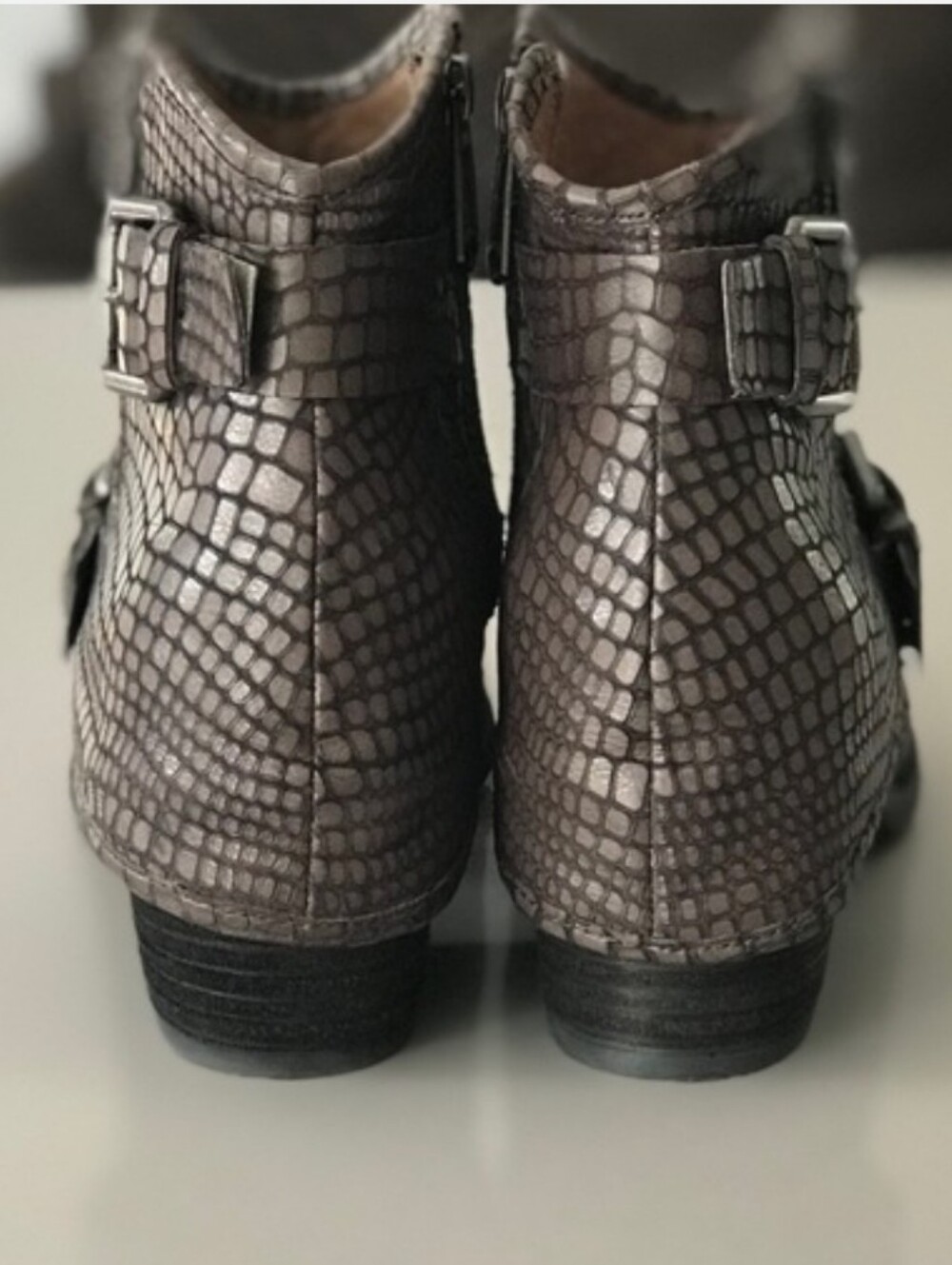 Donald Pliner DALIS Charcoal Python Leather Hooded Ankle Booties 8.5M - Picture 5 of 6
